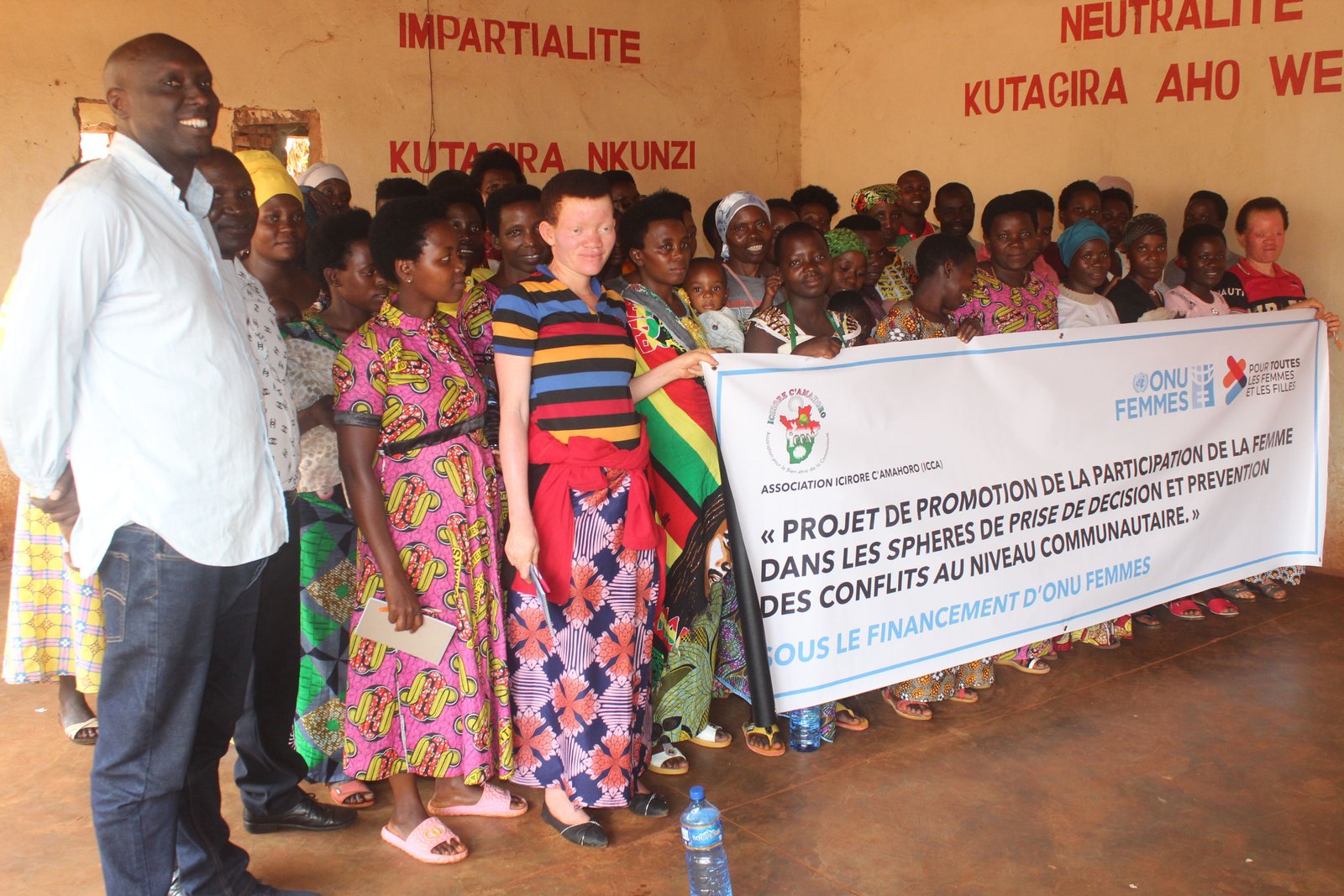 Deuxième journée de la tenue de l’atelier de renforcement des capacités aux femmes et jeunes leaders des partis politiques par l’association icirore c’amahoro à Kinyinya en province de Buhumuza 