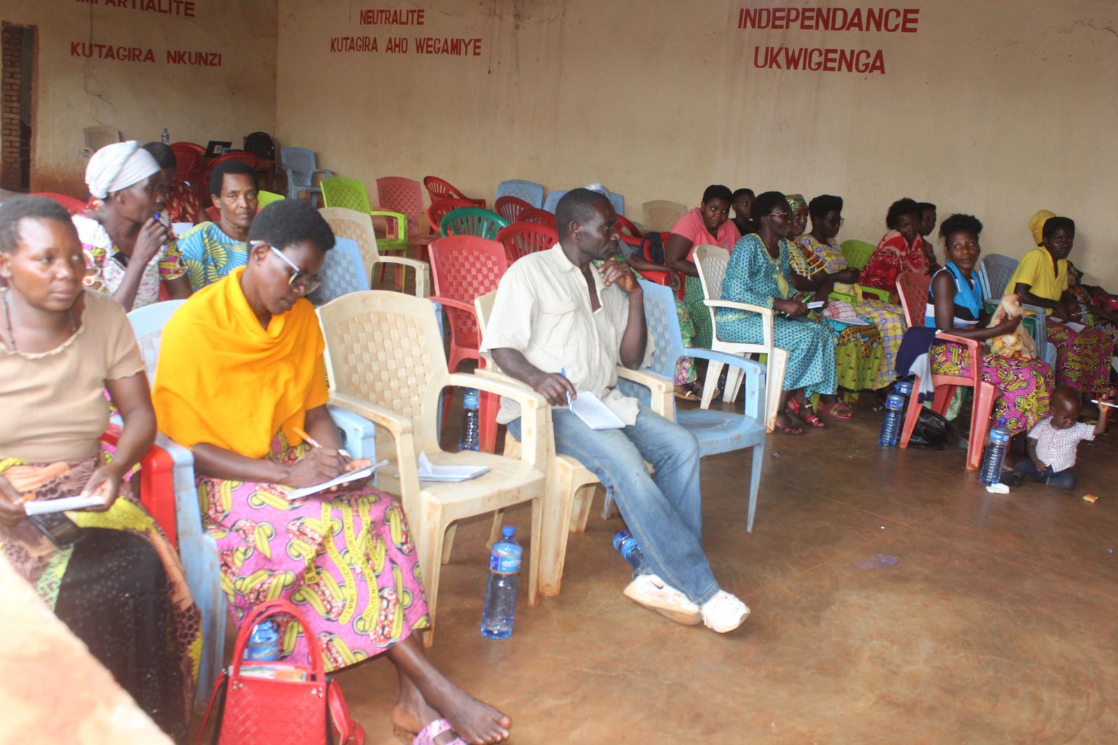 Atelier de renforcement des capacités aux femmes et jeunes leaders des partis politiques par l’association icirore c’amahoro à Kinyinya en province de Buhumuza 
